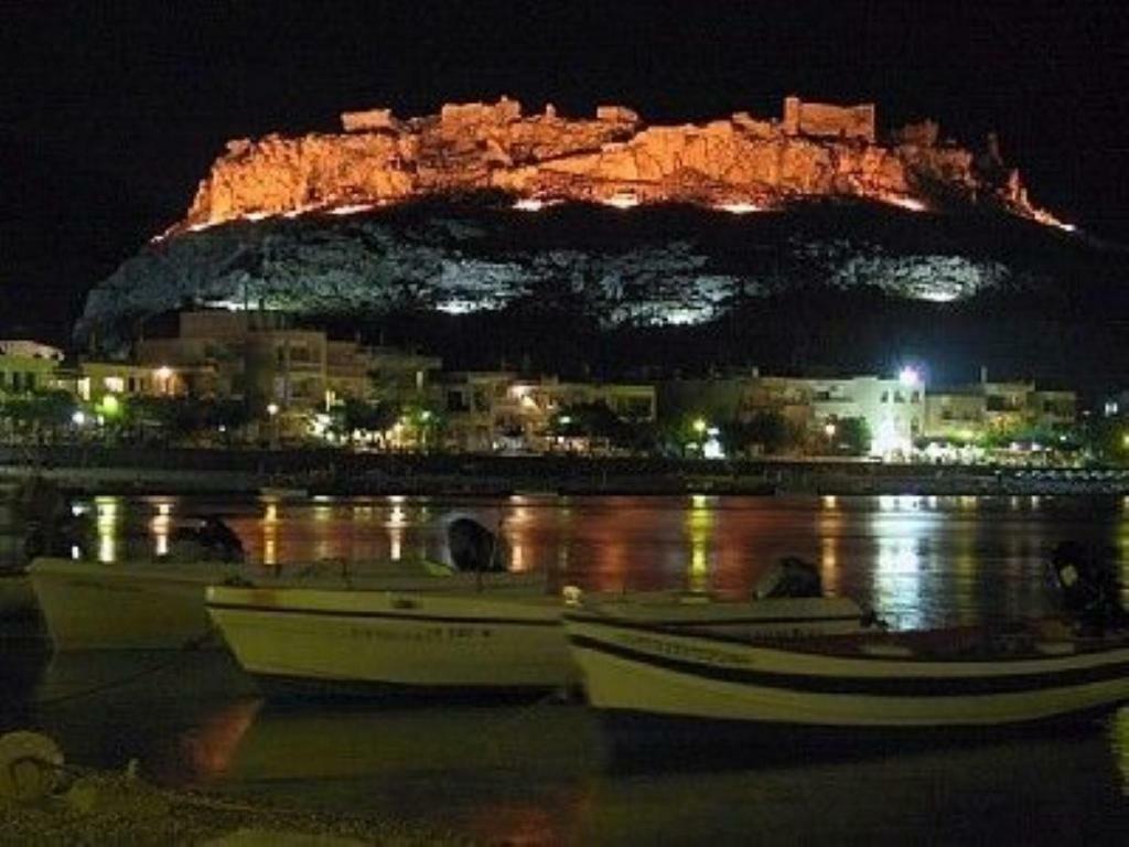 Next To Haraki Beach , Taverns Bars & 10 To Lindos Екстериор снимка